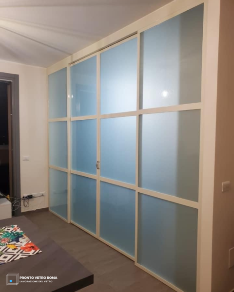 Porta a battente divisoria scorrevole con vetri satinati