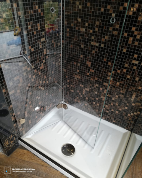 Realizzazione box doccia con vetro a soffietto